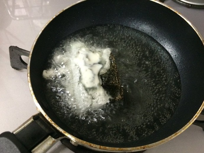 納豆の天ぷらレシピ 200℃の油で揚げる